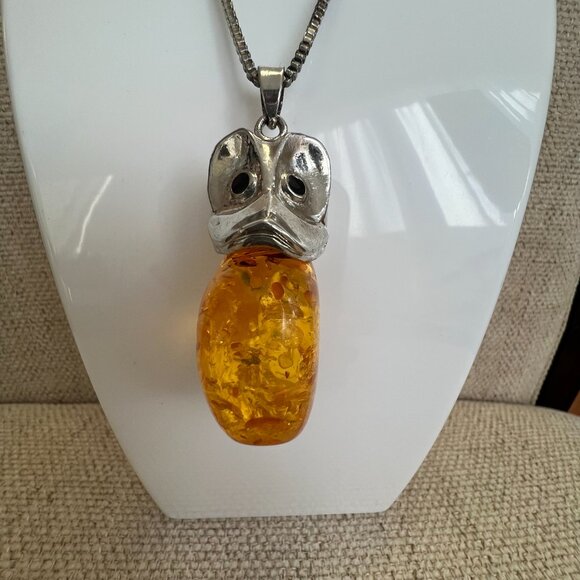 Vtg 18K GP Duck Pendant Necklace with Pressed Baltic Amber Drop - Unique Animal - Picture 2 of 13